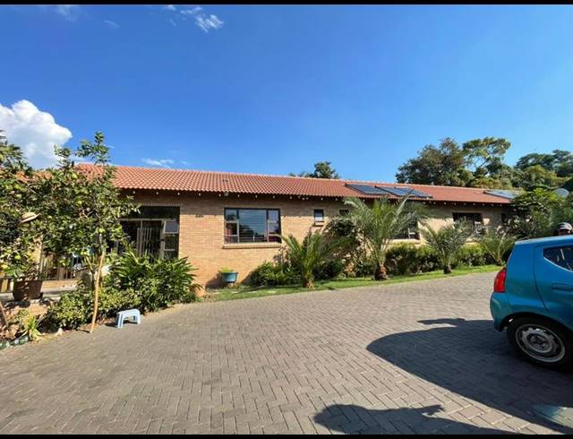 5 BEDROOM HOUSE FOR SALE IN JOHANNESBURG NORTH